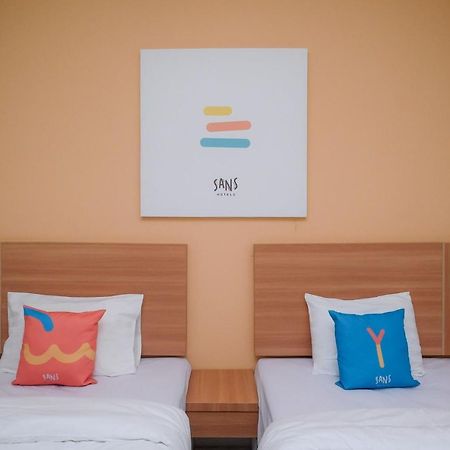 Sans Hotel Tiga Putri Semarang By Reddoorz Dış mekan fotoğraf