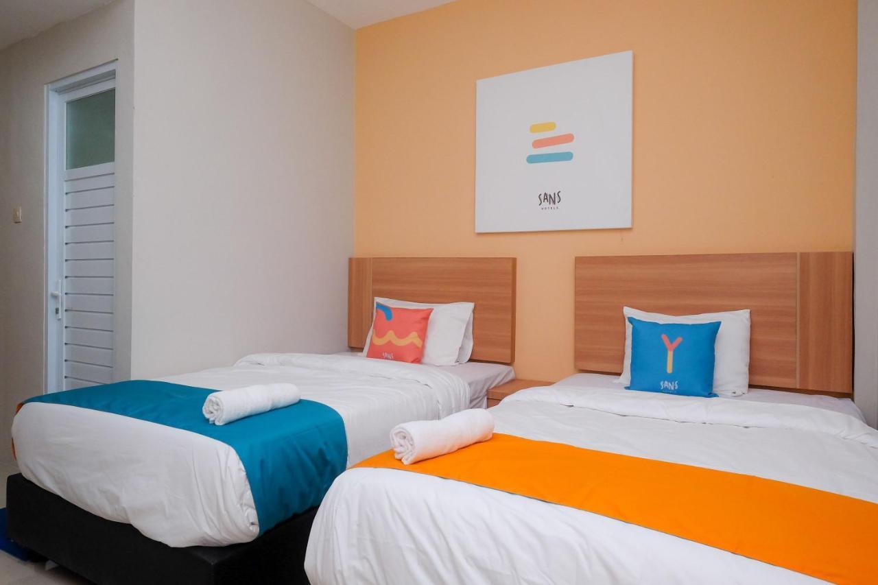 Sans Hotel Tiga Putri Semarang By Reddoorz Dış mekan fotoğraf