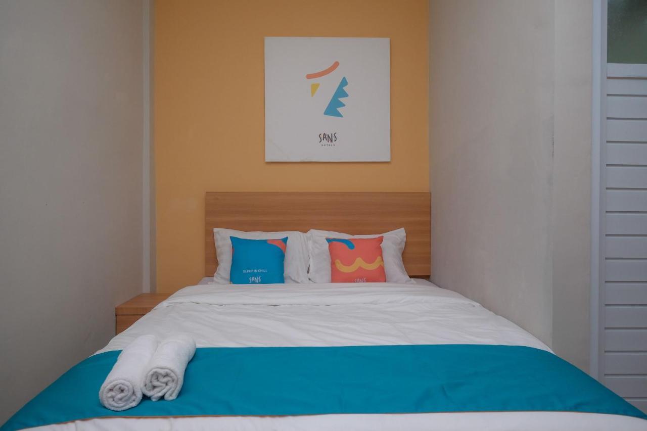 Sans Hotel Tiga Putri Semarang By Reddoorz Dış mekan fotoğraf