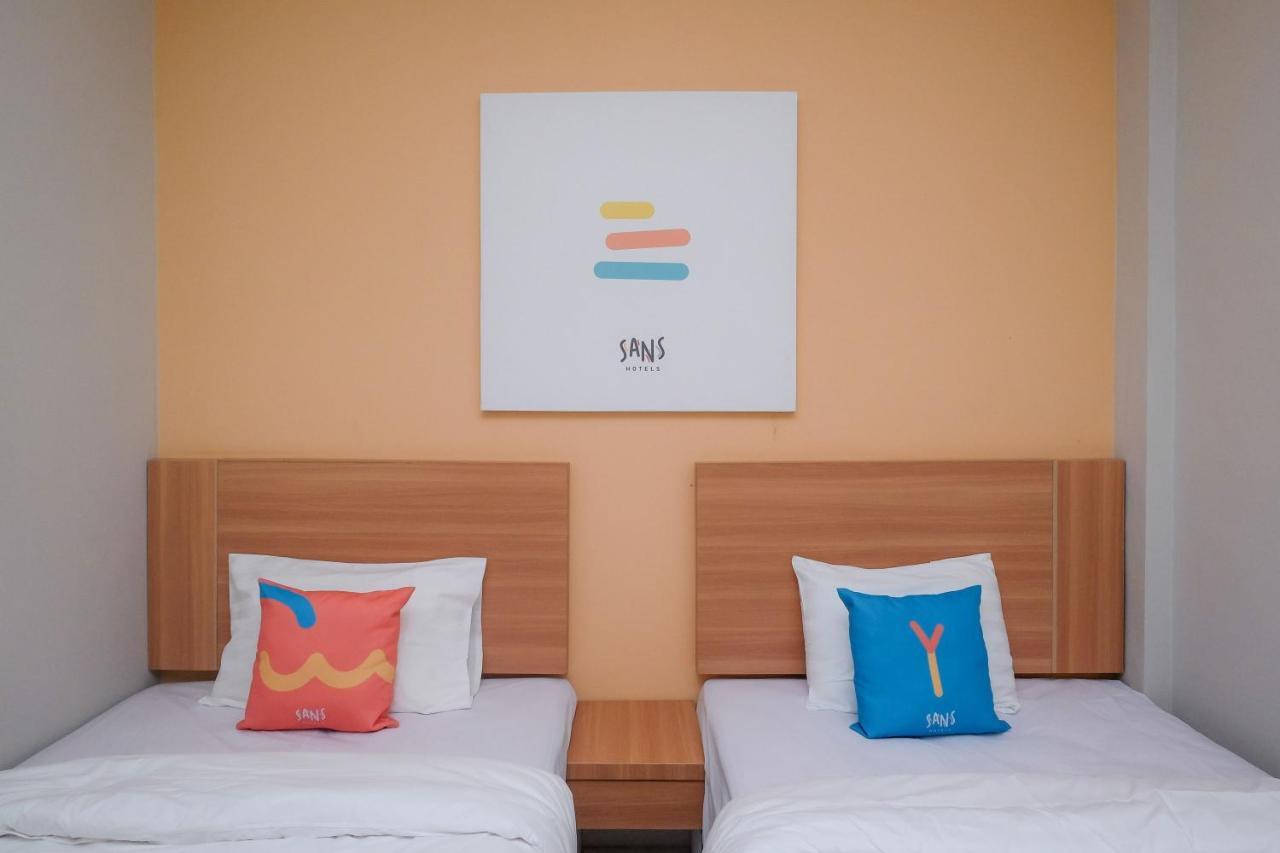 Sans Hotel Tiga Putri Semarang By Reddoorz Dış mekan fotoğraf