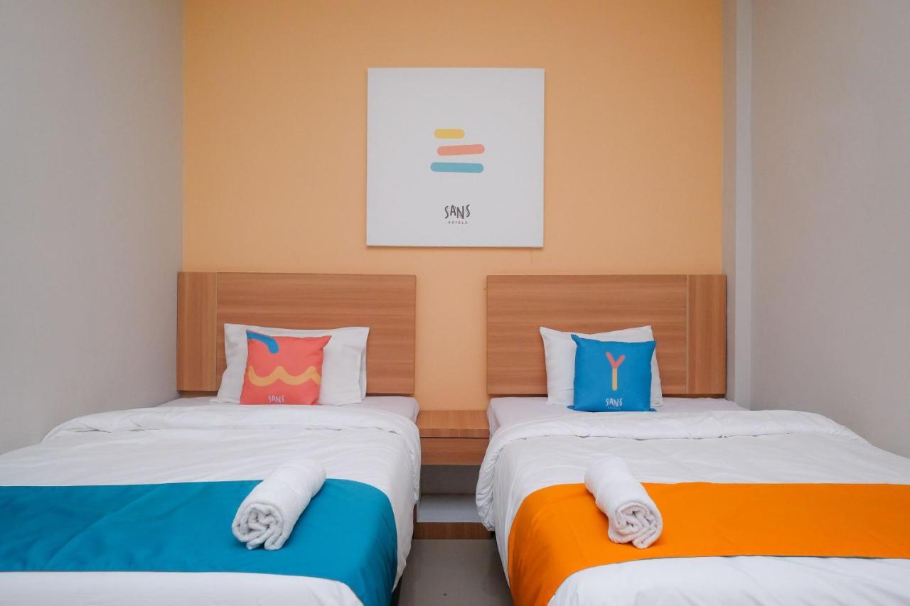 Sans Hotel Tiga Putri Semarang By Reddoorz Dış mekan fotoğraf