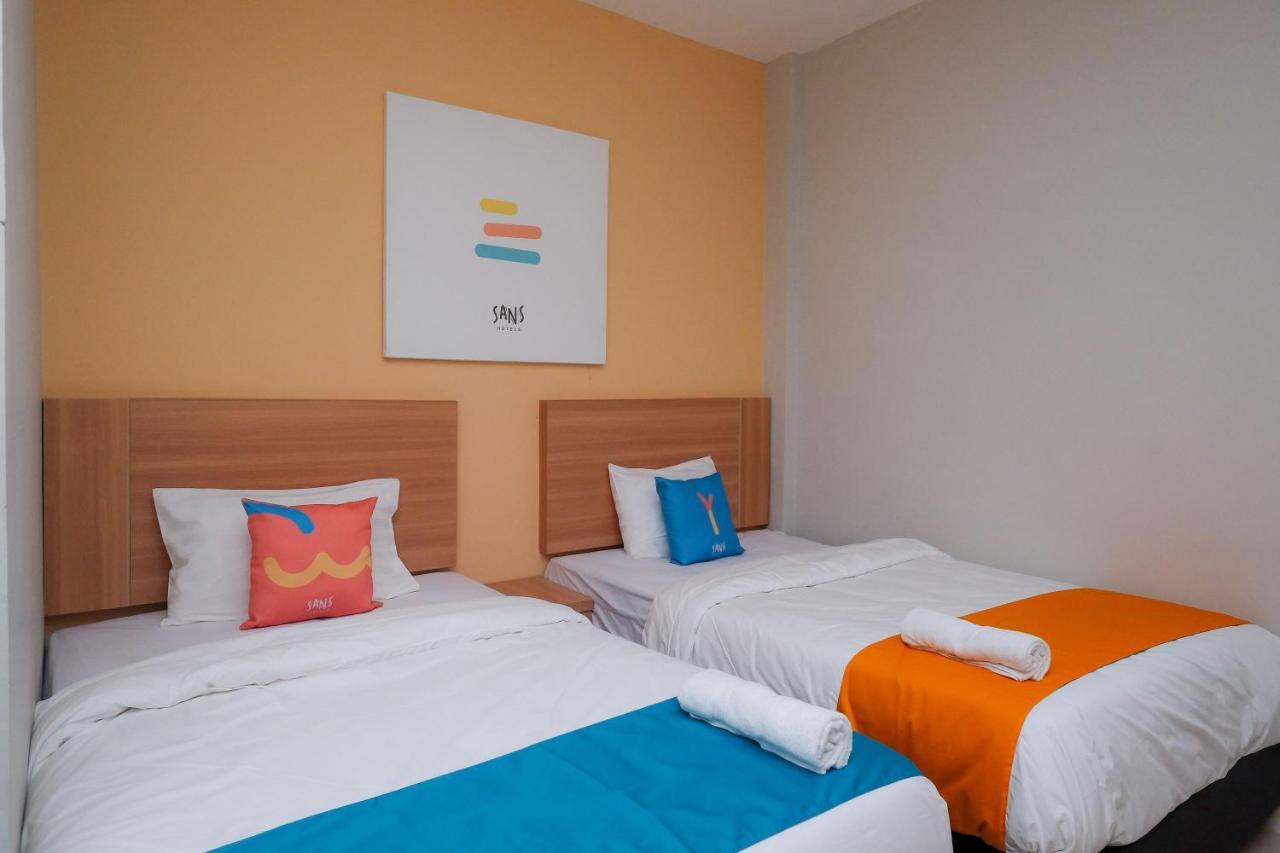 Sans Hotel Tiga Putri Semarang By Reddoorz Dış mekan fotoğraf
