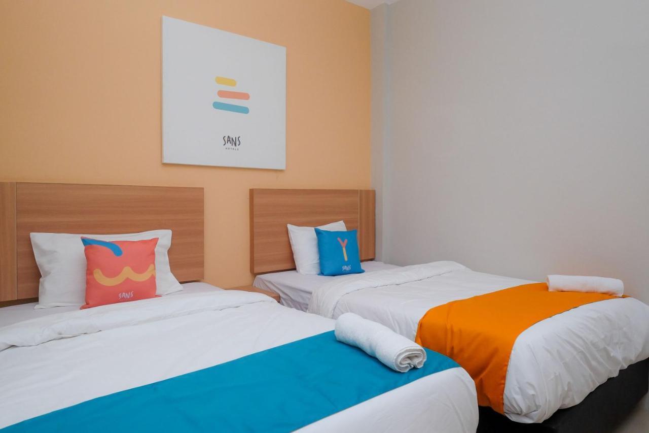 Sans Hotel Tiga Putri Semarang By Reddoorz Dış mekan fotoğraf