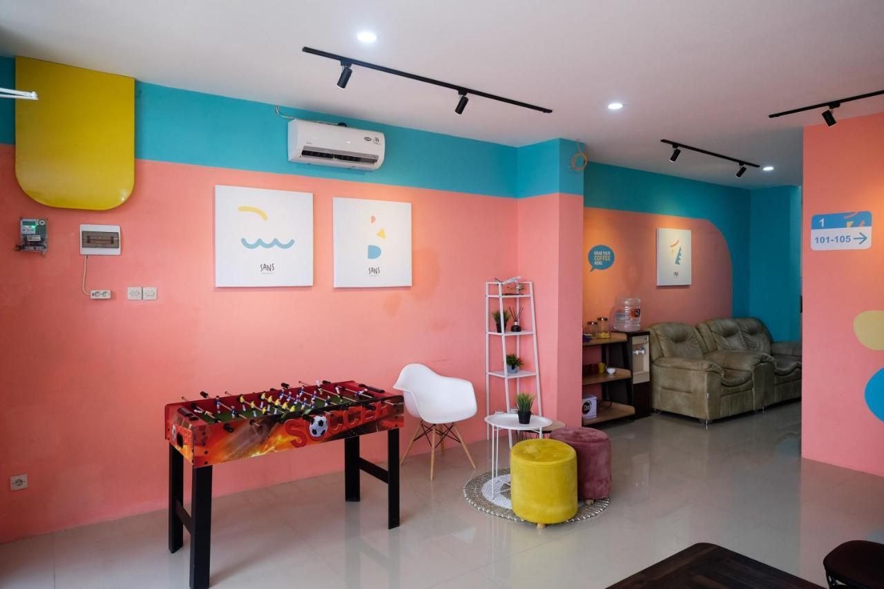 Sans Hotel Tiga Putri Semarang By Reddoorz Dış mekan fotoğraf