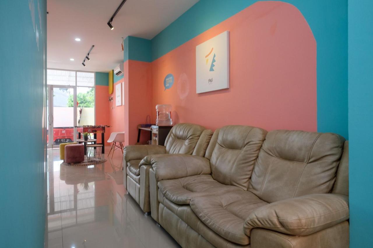 Sans Hotel Tiga Putri Semarang By Reddoorz Dış mekan fotoğraf