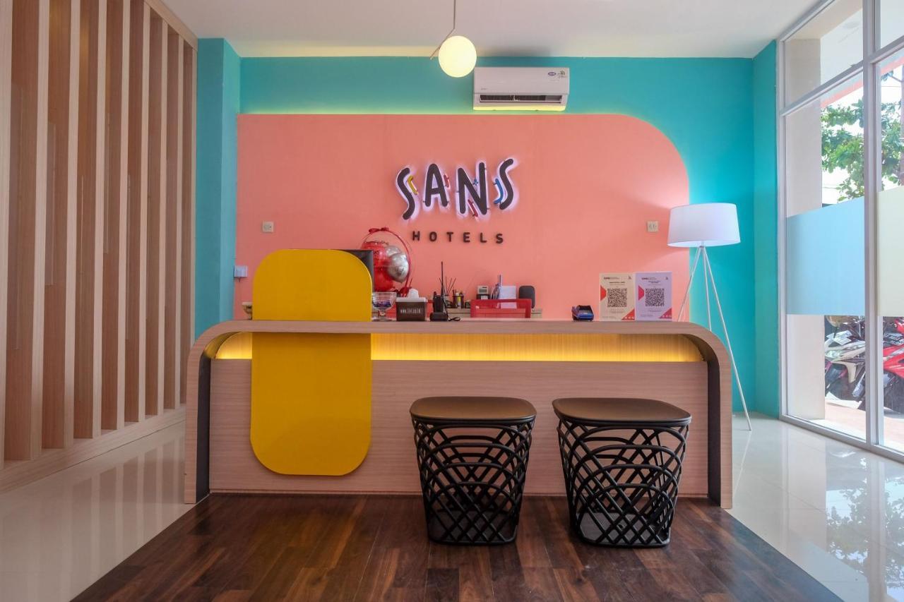 Sans Hotel Tiga Putri Semarang By Reddoorz Dış mekan fotoğraf