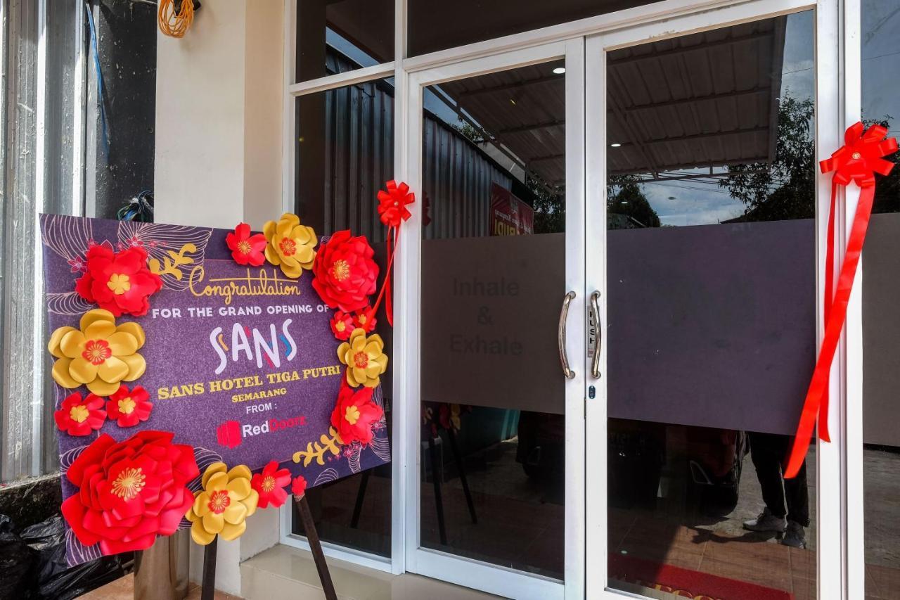 Sans Hotel Tiga Putri Semarang By Reddoorz Dış mekan fotoğraf
