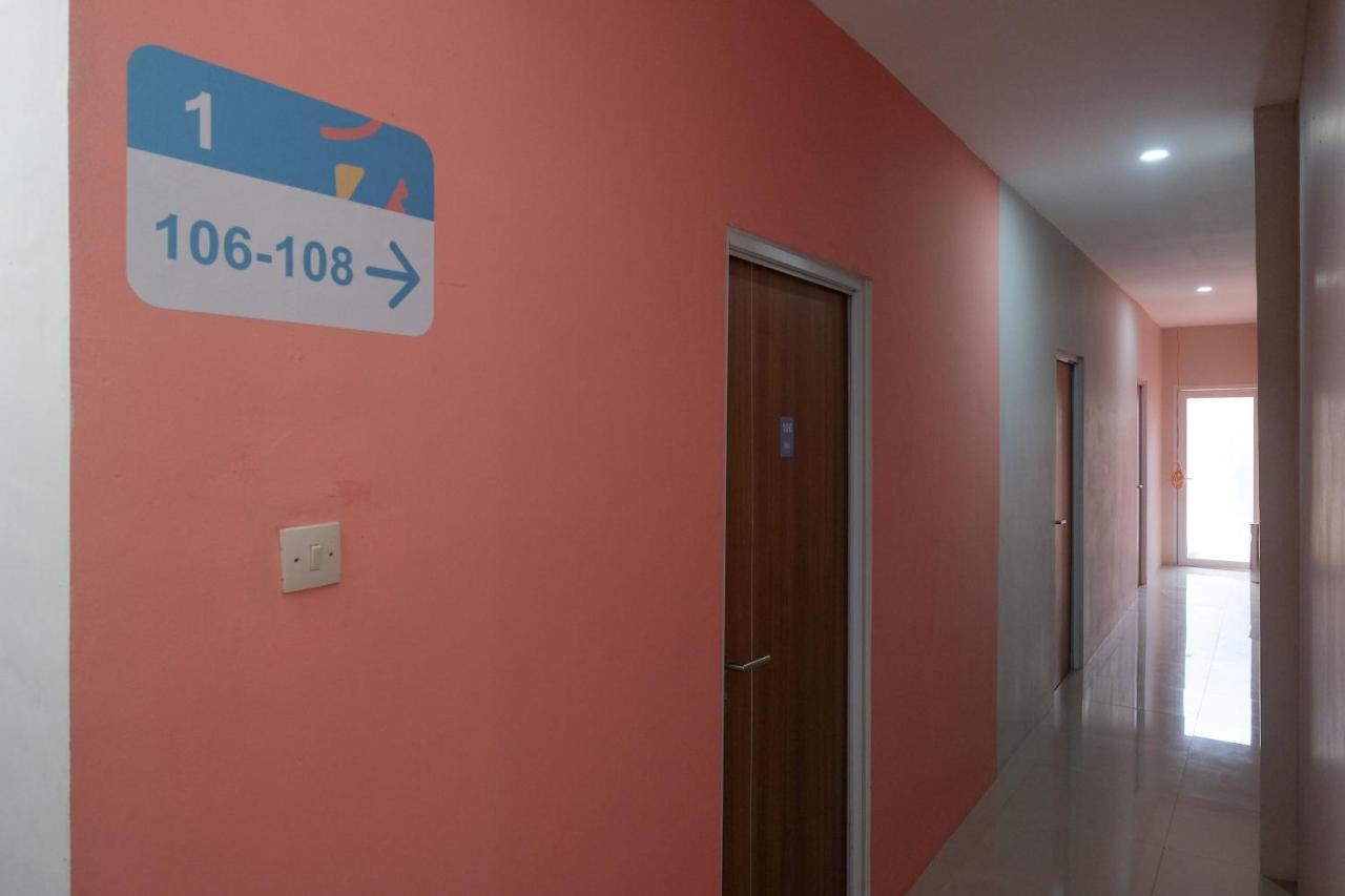 Sans Hotel Tiga Putri Semarang By Reddoorz Dış mekan fotoğraf